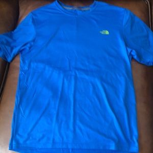 Men’s North Face blue wicking short sleeve shirt size Small EUC